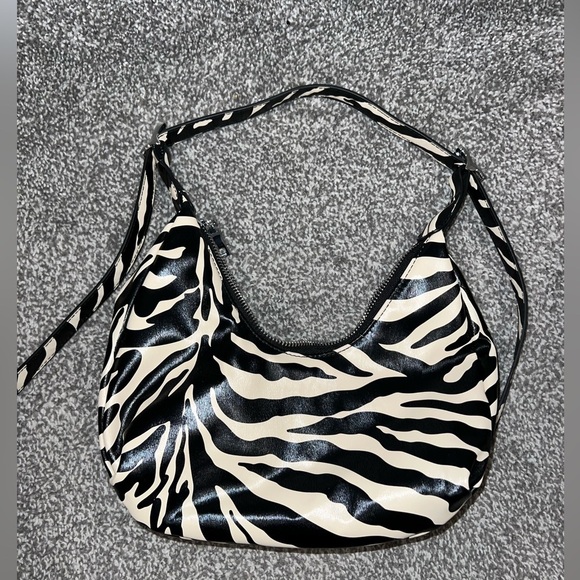 NA-KD NAKD Mini Rounded Bag - Picture 3 of 11